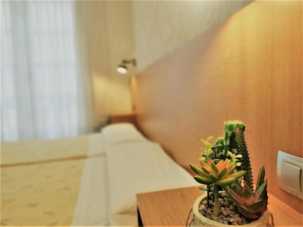 Roquefer Bilbao Central Rooms Exterior photo